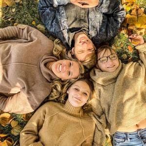 Meet your Posher, Lora